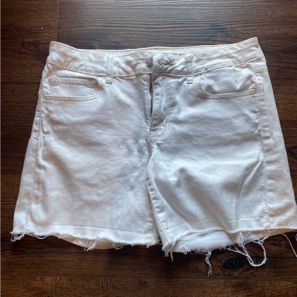American Eagle white shorts